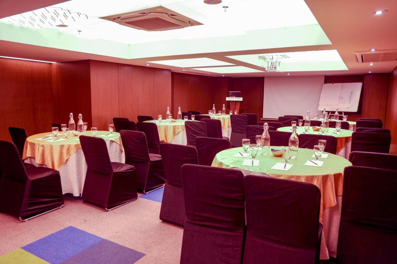 รอยัล ออร์คิด โกลเดน สวีท ปูเน่ Hotel ภายนอก รูปภาพ