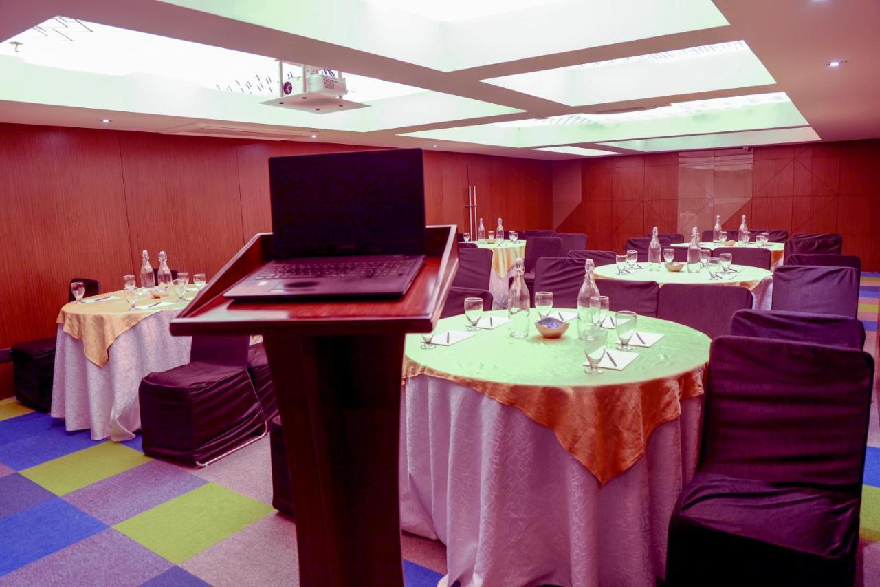 รอยัล ออร์คิด โกลเดน สวีท ปูเน่ Hotel ภายนอก รูปภาพ