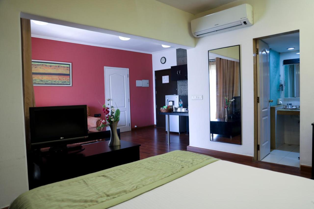 รอยัล ออร์คิด โกลเดน สวีท ปูเน่ Hotel ภายนอก รูปภาพ