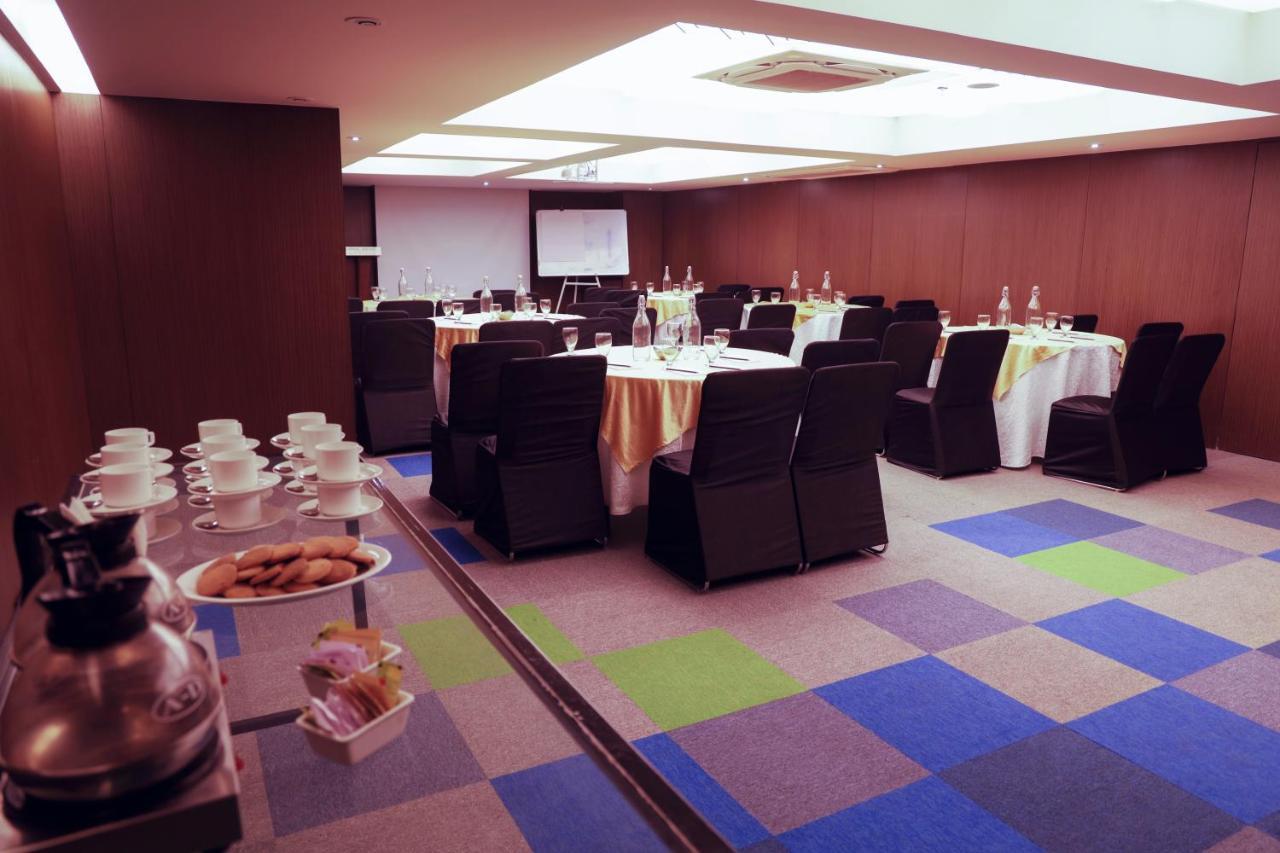 รอยัล ออร์คิด โกลเดน สวีท ปูเน่ Hotel ภายนอก รูปภาพ
