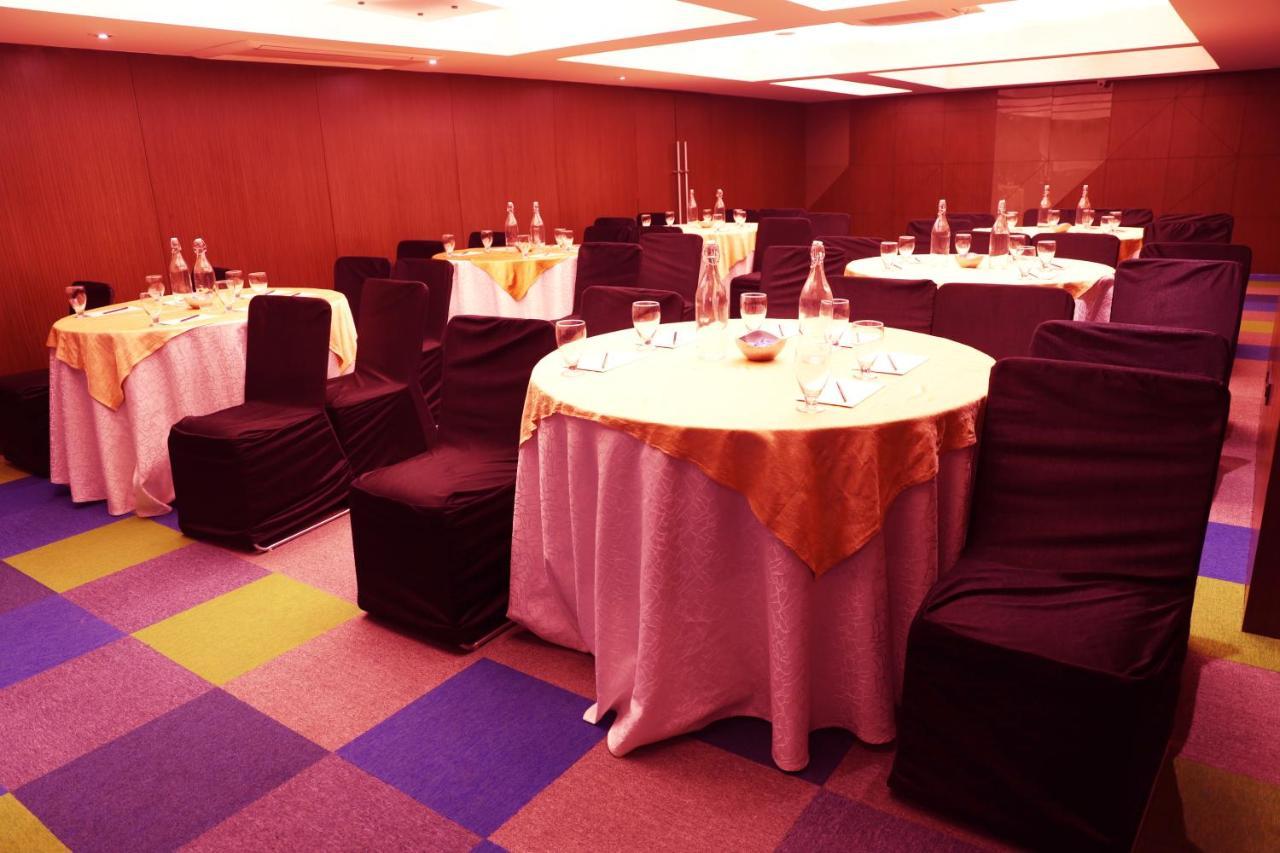 รอยัล ออร์คิด โกลเดน สวีท ปูเน่ Hotel ภายนอก รูปภาพ