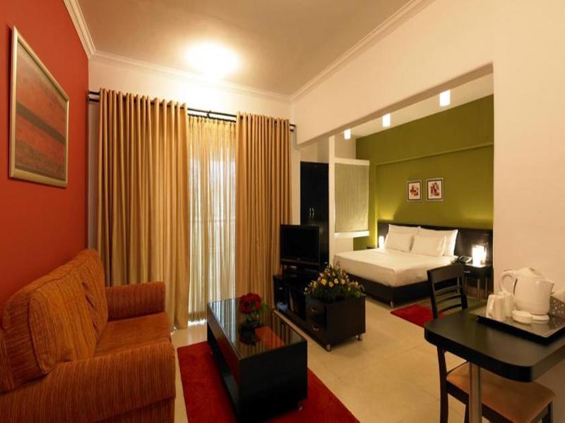 รอยัล ออร์คิด โกลเดน สวีท ปูเน่ Hotel ภายนอก รูปภาพ