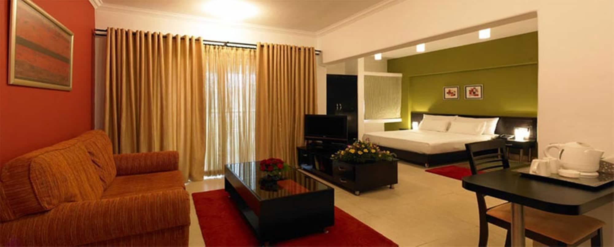 รอยัล ออร์คิด โกลเดน สวีท ปูเน่ Hotel ภายนอก รูปภาพ
