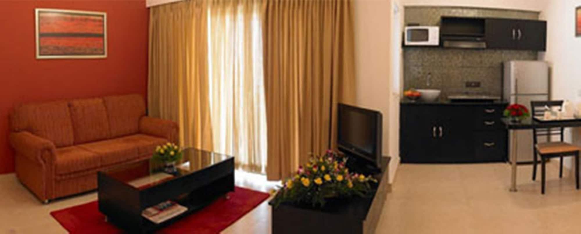 รอยัล ออร์คิด โกลเดน สวีท ปูเน่ Hotel ภายนอก รูปภาพ