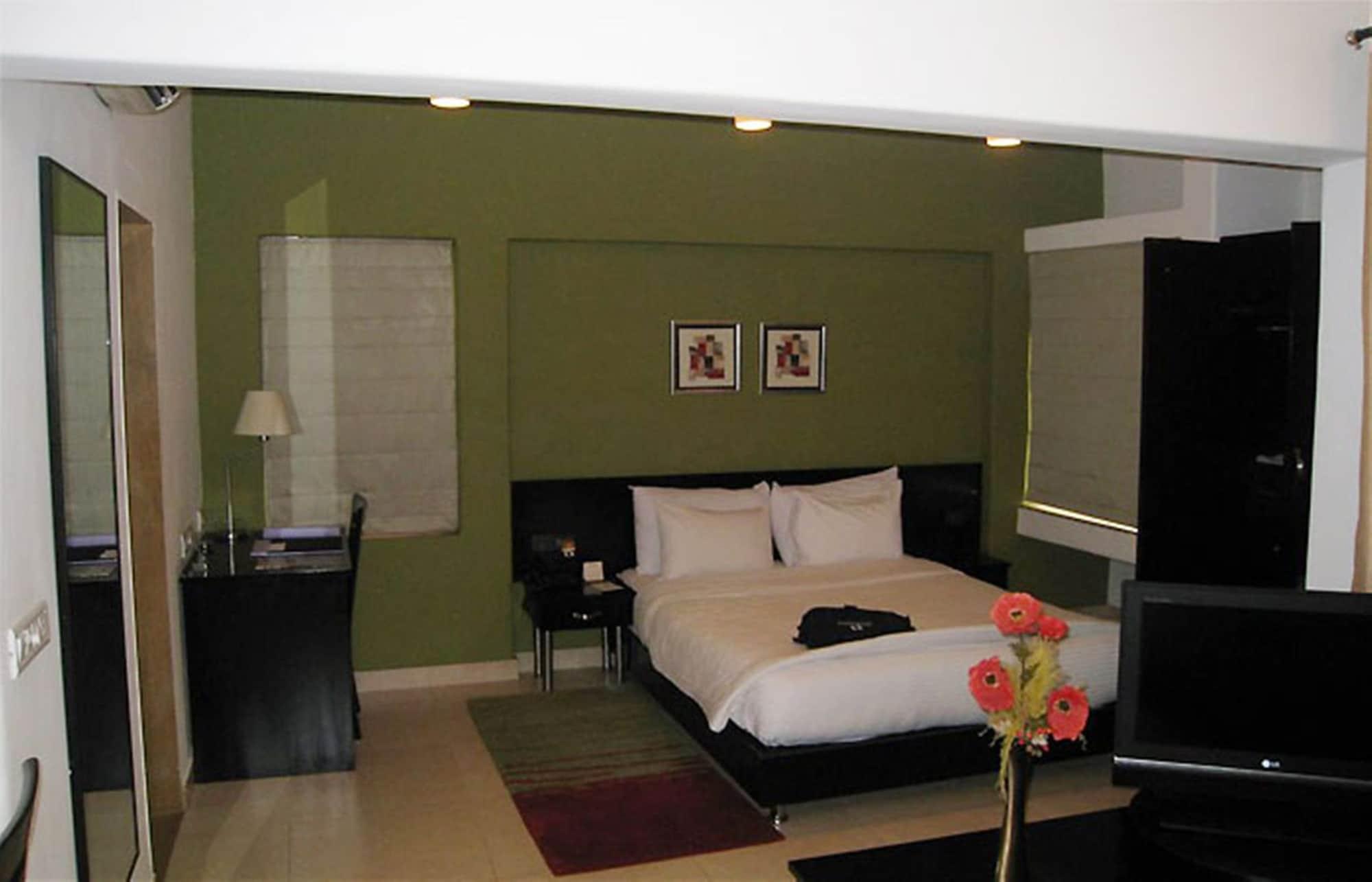 รอยัล ออร์คิด โกลเดน สวีท ปูเน่ Hotel ภายนอก รูปภาพ