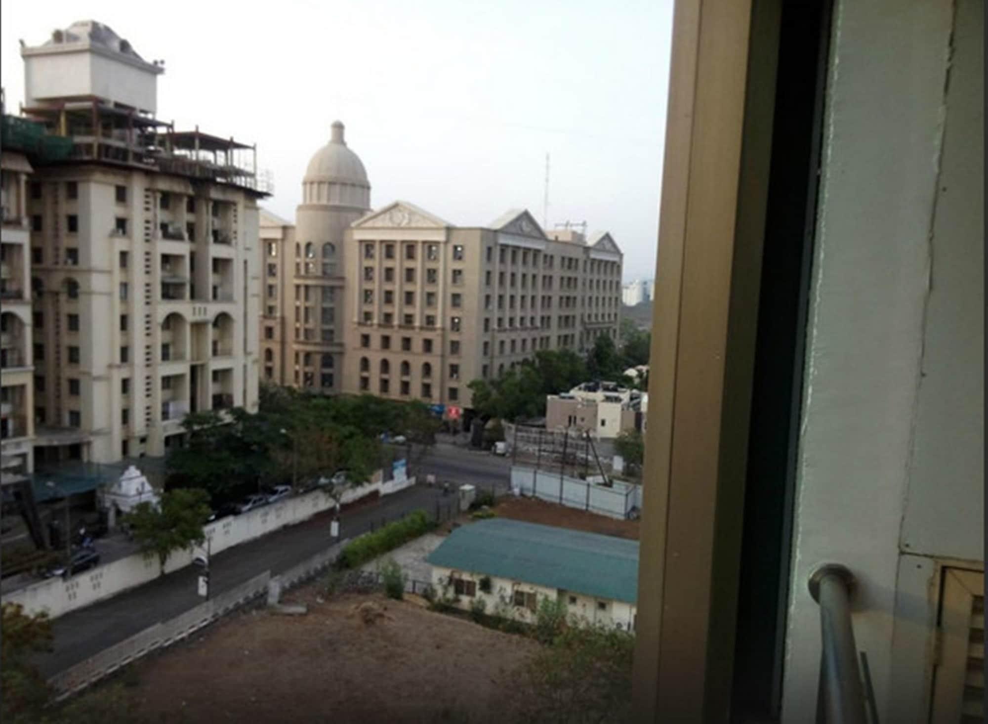 รอยัล ออร์คิด โกลเดน สวีท ปูเน่ Hotel ภายนอก รูปภาพ