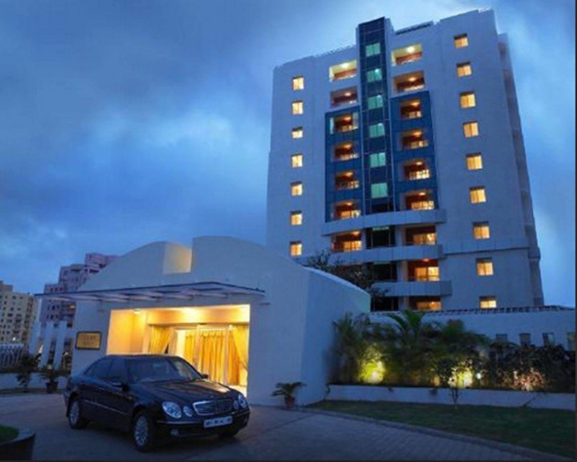 รอยัล ออร์คิด โกลเดน สวีท ปูเน่ Hotel ภายนอก รูปภาพ