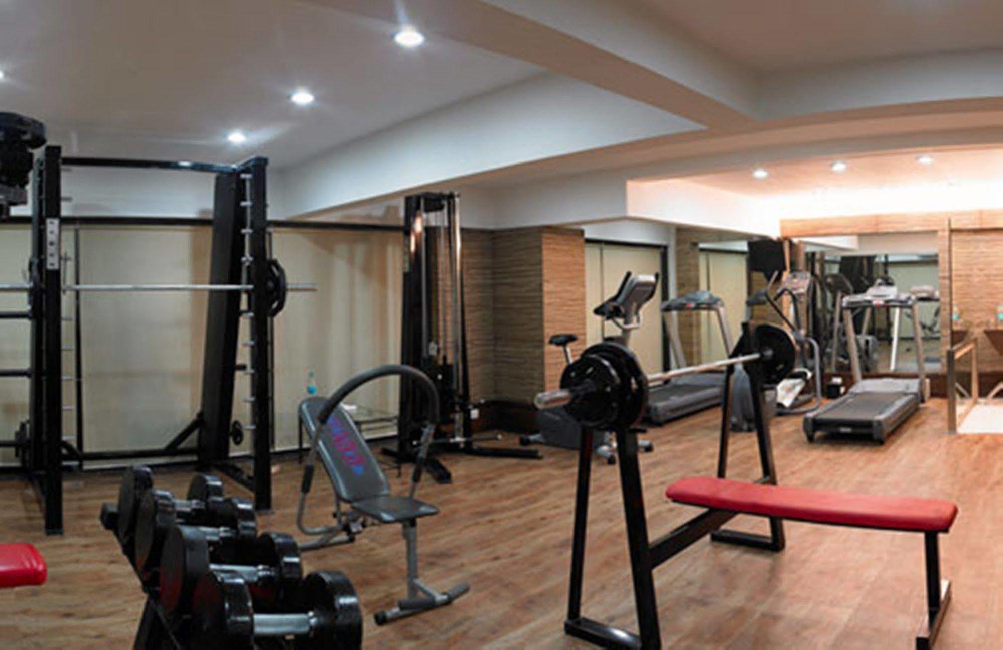 รอยัล ออร์คิด โกลเดน สวีท ปูเน่ Hotel ภายนอก รูปภาพ