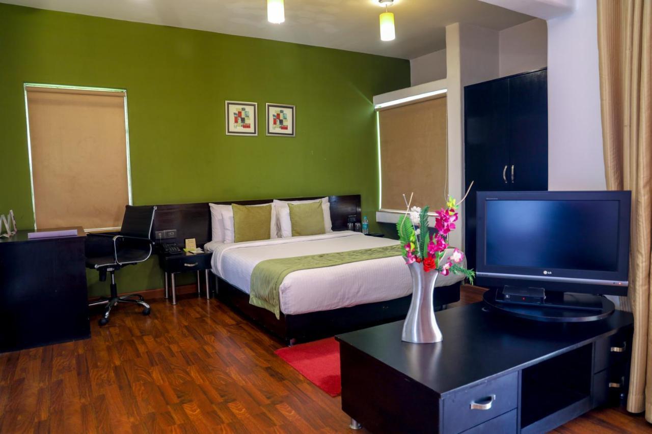 รอยัล ออร์คิด โกลเดน สวีท ปูเน่ Hotel ภายนอก รูปภาพ