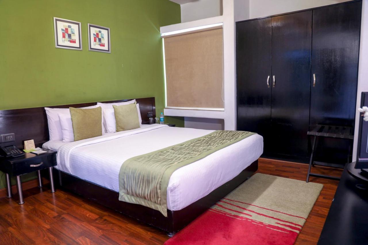 รอยัล ออร์คิด โกลเดน สวีท ปูเน่ Hotel ภายนอก รูปภาพ