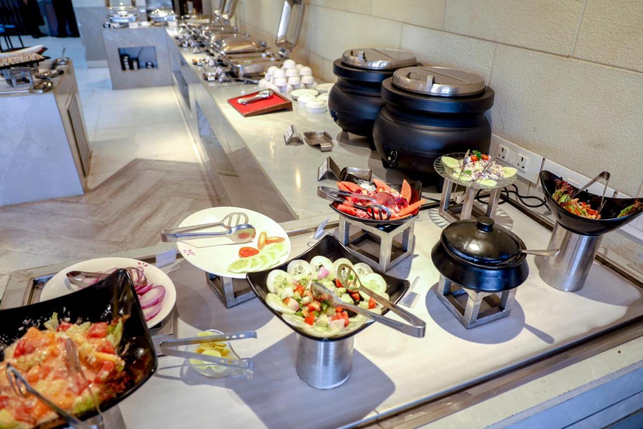 รอยัล ออร์คิด โกลเดน สวีท ปูเน่ Hotel ภายนอก รูปภาพ