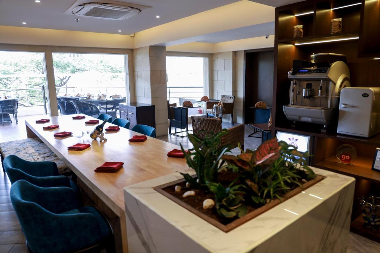 รอยัล ออร์คิด โกลเดน สวีท ปูเน่ Hotel ภายนอก รูปภาพ