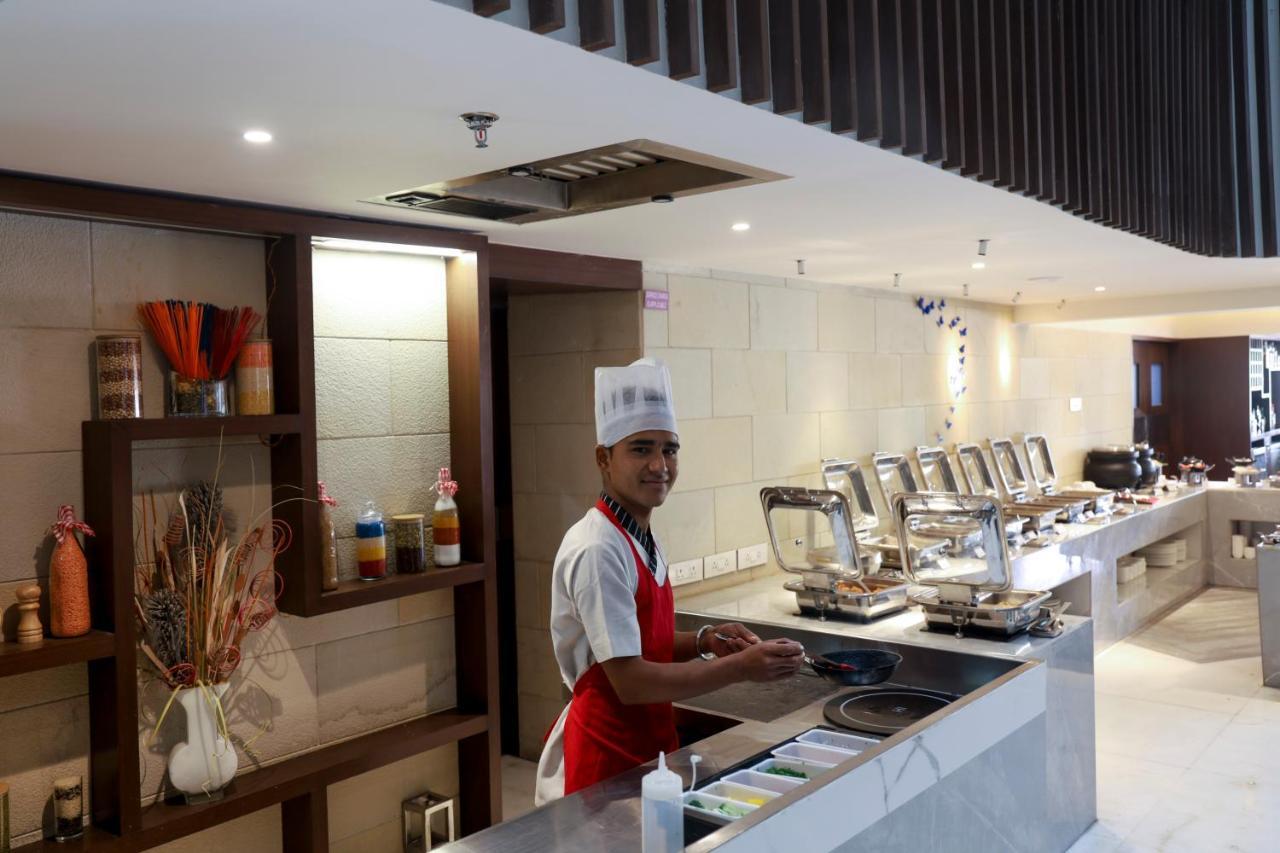 รอยัล ออร์คิด โกลเดน สวีท ปูเน่ Hotel ภายนอก รูปภาพ