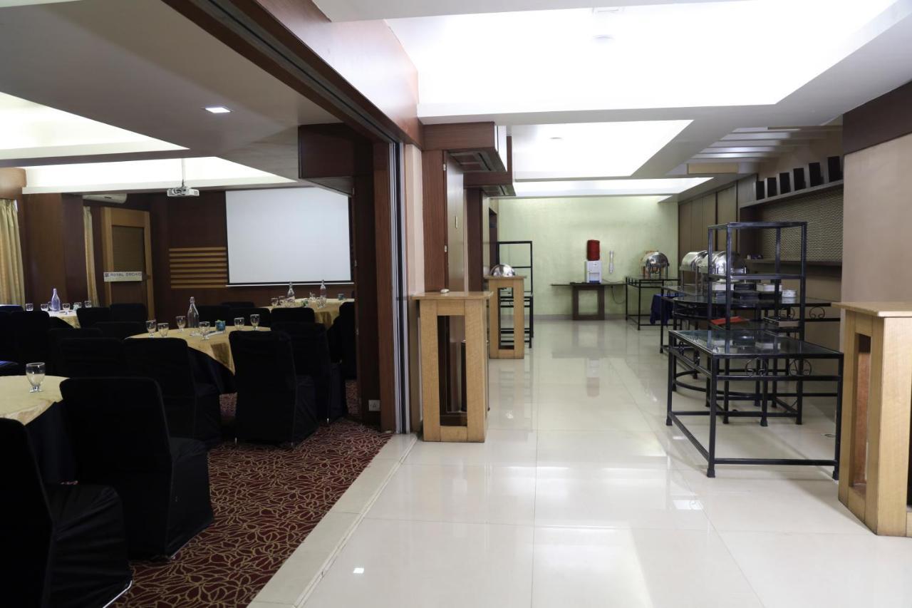 รอยัล ออร์คิด โกลเดน สวีท ปูเน่ Hotel ภายนอก รูปภาพ