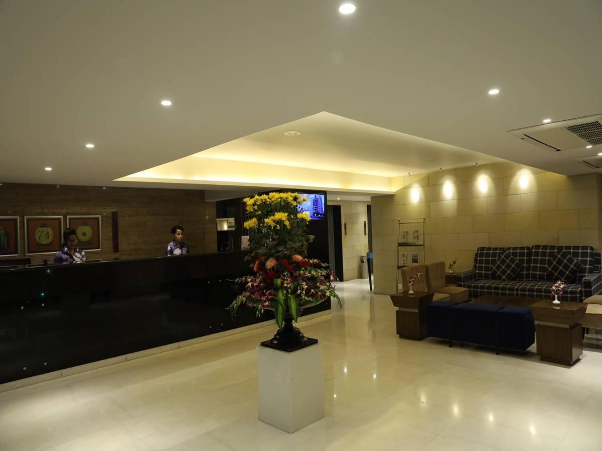 รอยัล ออร์คิด โกลเดน สวีท ปูเน่ Hotel ภายนอก รูปภาพ