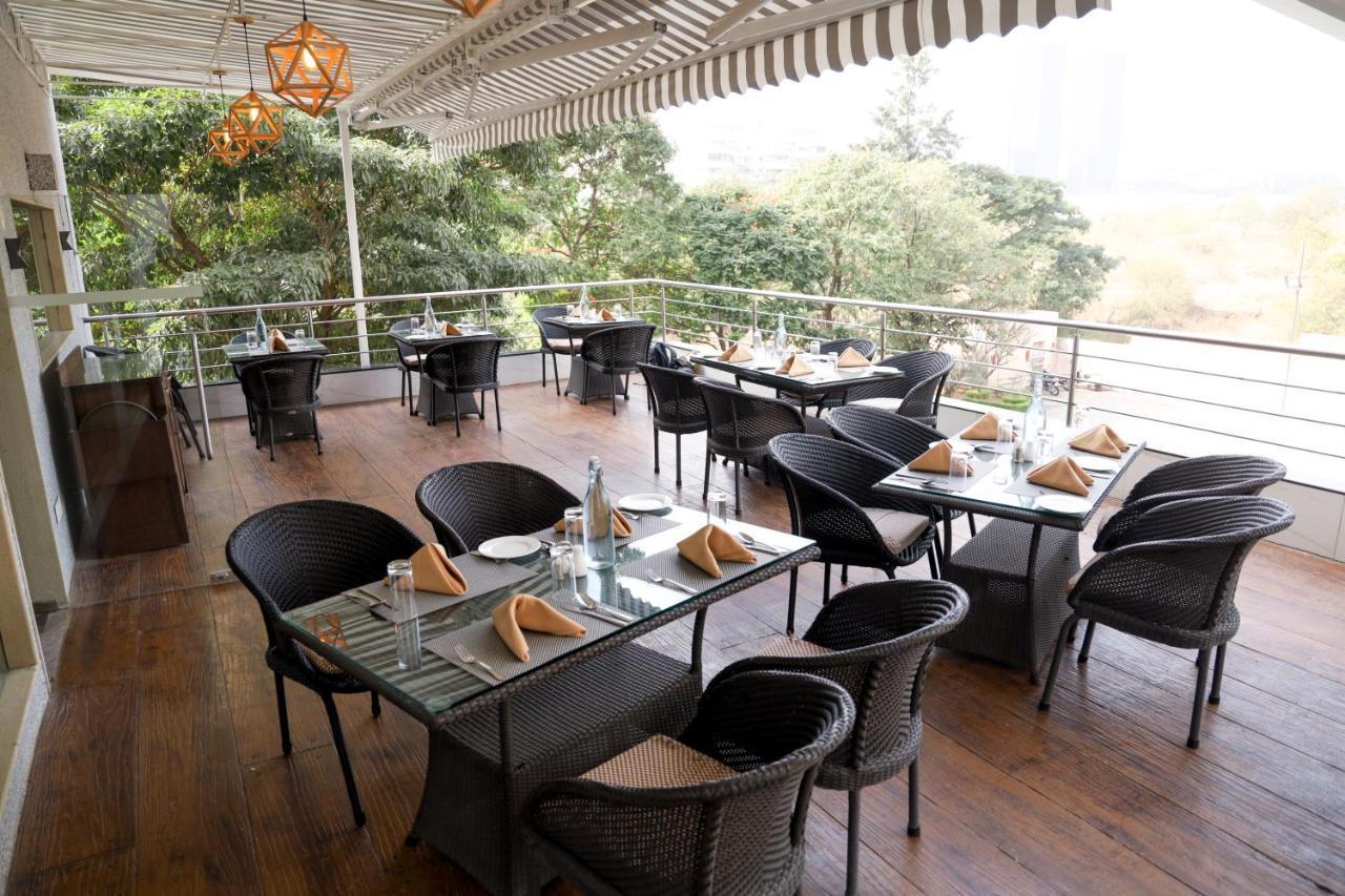 รอยัล ออร์คิด โกลเดน สวีท ปูเน่ Hotel ภายนอก รูปภาพ