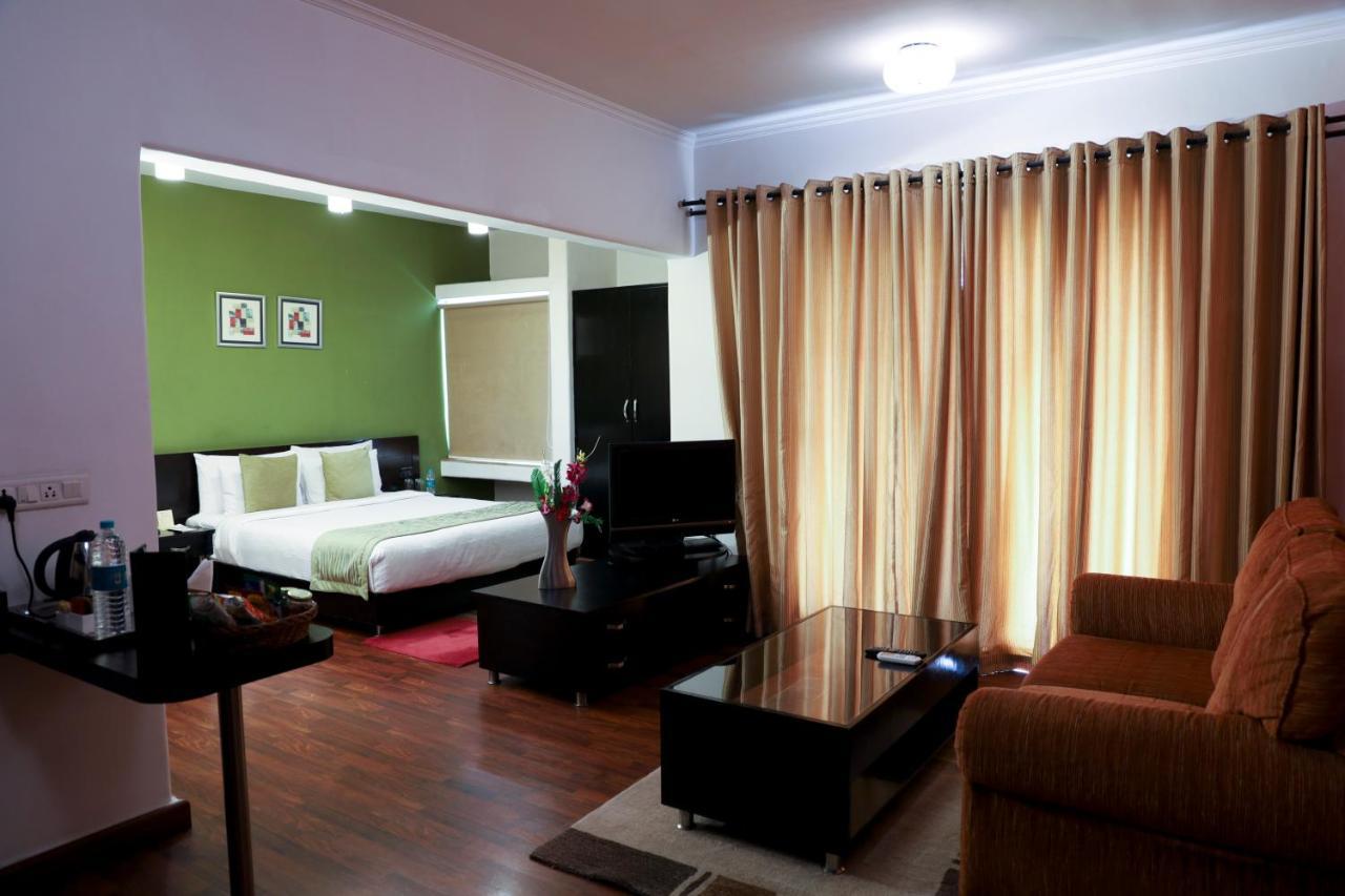 รอยัล ออร์คิด โกลเดน สวีท ปูเน่ Hotel ภายนอก รูปภาพ